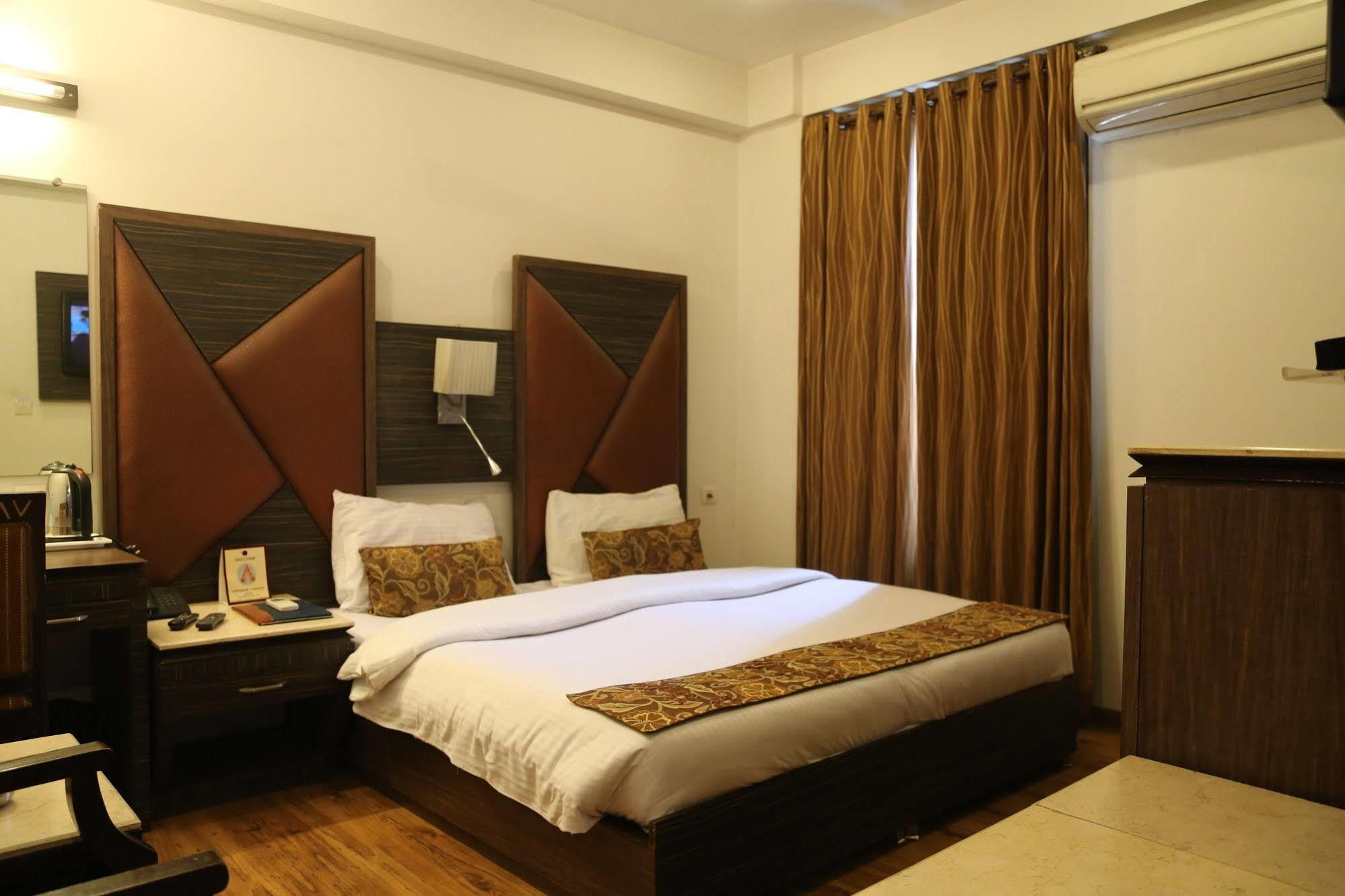 Hotel Sunstar Heights Dillí Exteriér fotografie